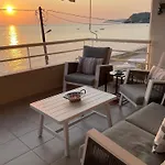 דירה House In Front Of The Sea! סיווירי