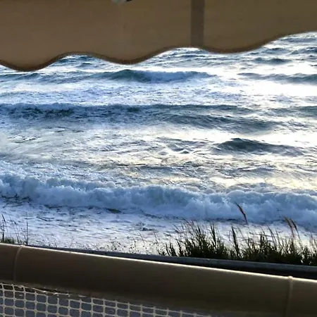 Apartment House In Front Of The Sea!
