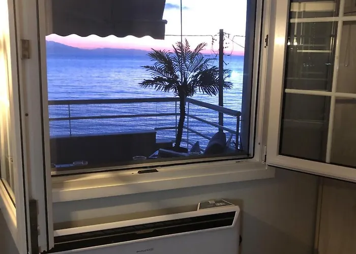 House In Front Of The Sea!